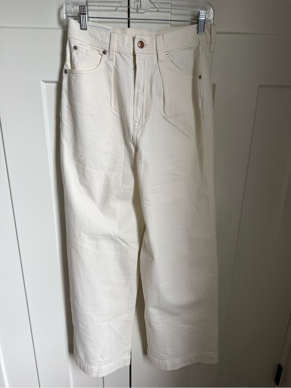 GAP Wide Leg Jeans in Off-White/Cream